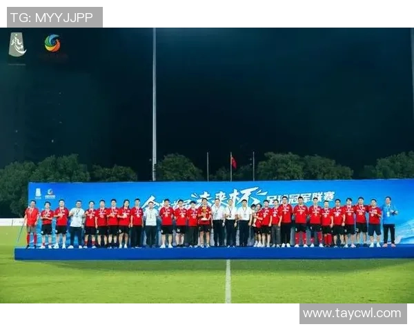 藏式足球巨星荣耀时刻闪耀绿茵赛场展现高原力量与信仰之美 藏式足球巨星荣耀时刻闪耀绿茵赛场展现高原力量与信仰之美